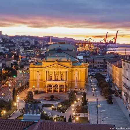 Luxury Dalia